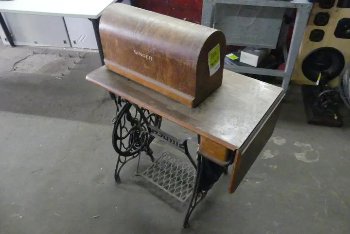 Singer Nähmaschine Maße in cm ca. 75 x 41 x 101